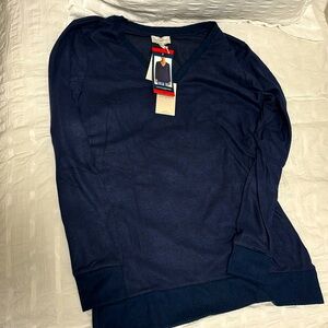 NWT Lucky Brand women’s Navy v-neck sweater size Medium.